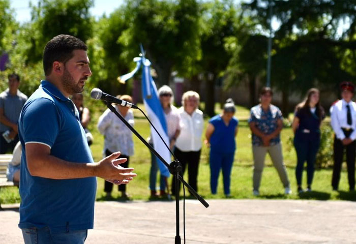 <br />
<b>Notice</b>:  Undefined offset: 1 in <b>/home/uv026317/public_html/in_ultimas-lateral.php</b> on line <b>23</b><br />
<br />
<b>Notice</b>:  Trying to access array offset on value of type null in <b>/home/uv026317/public_html/in_ultimas-lateral.php</b> on line <b>23</b><br />
